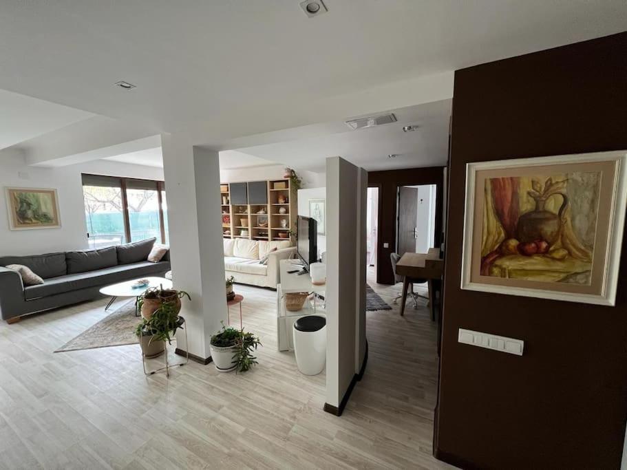 Kazanlak Large Guest House Apartment Near The Center With Full Kitchen & Dining Room, King Beds, Garden Patio, Free Parking & Self Check-In Exterior photo
