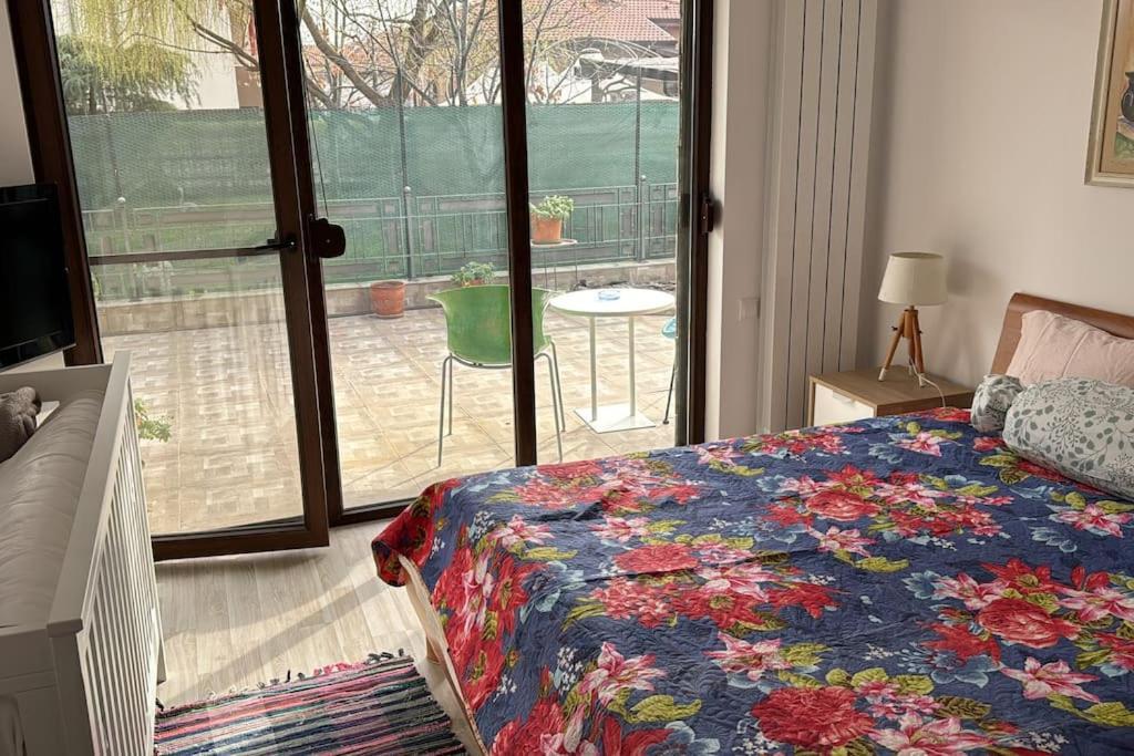 Kazanlak Large Guest House Apartment Near The Center With Full Kitchen & Dining Room, King Beds, Garden Patio, Free Parking & Self Check-In Exterior photo